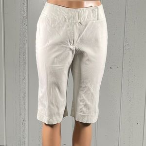 *Pantology Women’s White Capri Pants Sz 10